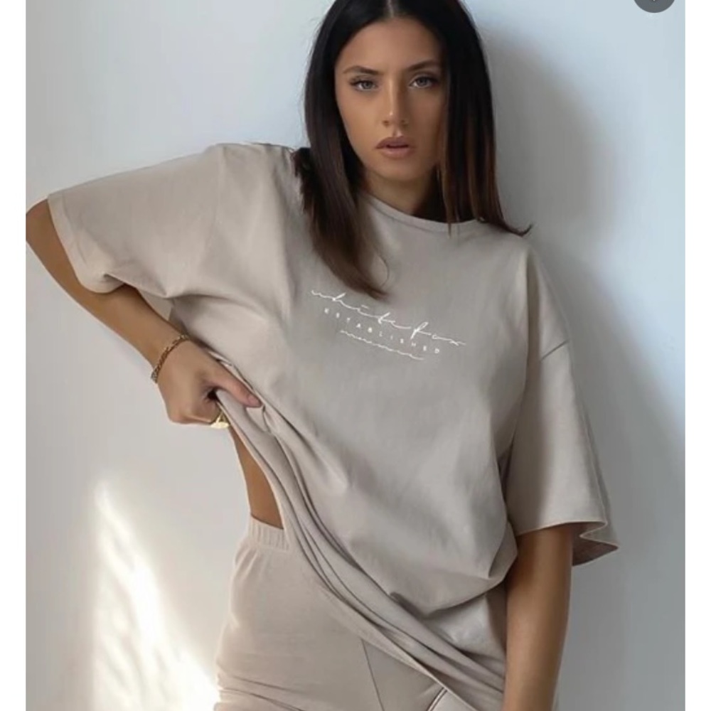 White fox established tee in sand